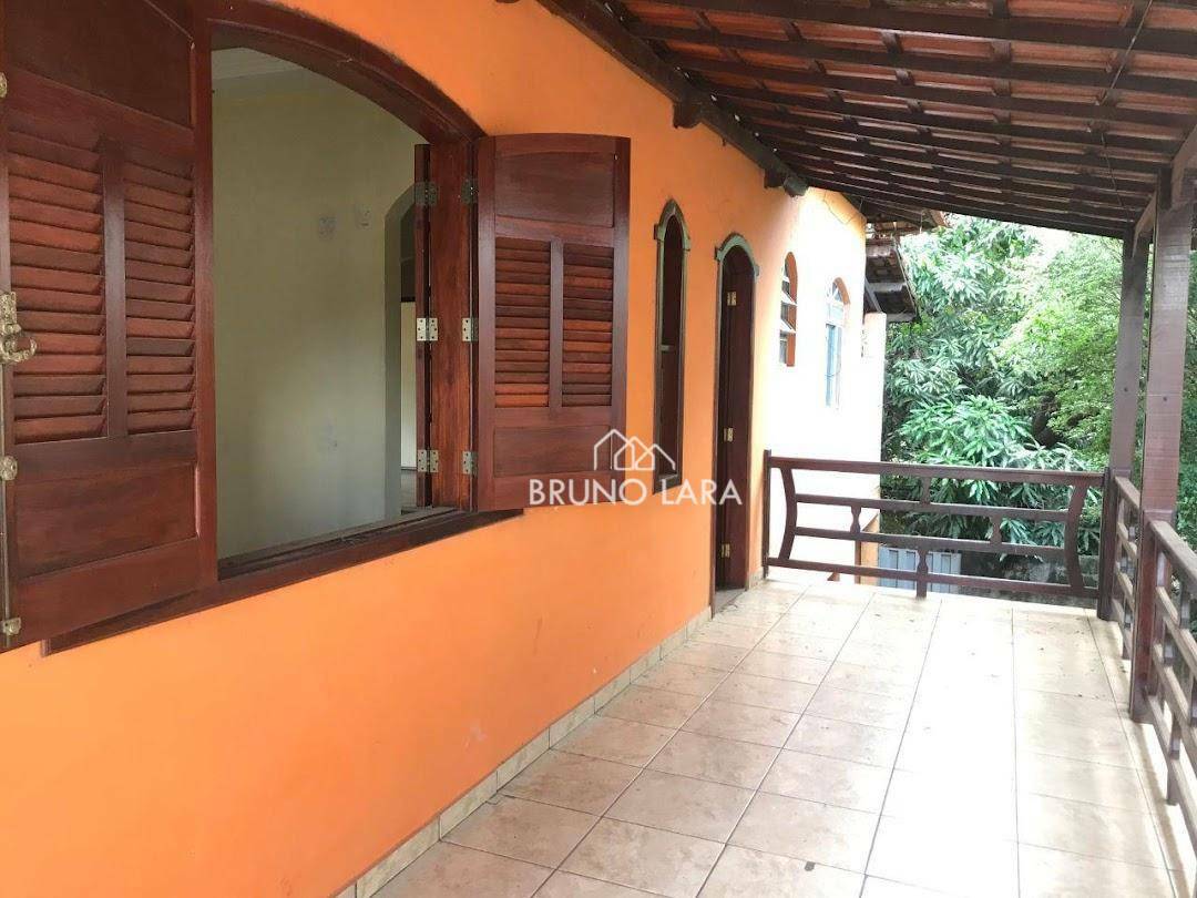 Casa à venda com 3 quartos, 360m² - Foto 1