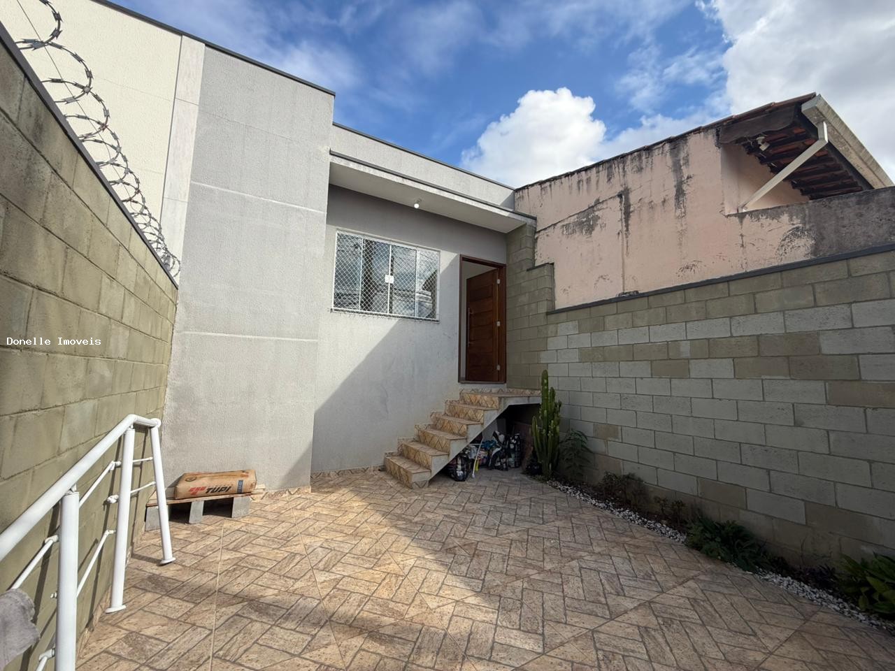 Casa para alugar com 3 quartos, 90m² - Foto 2