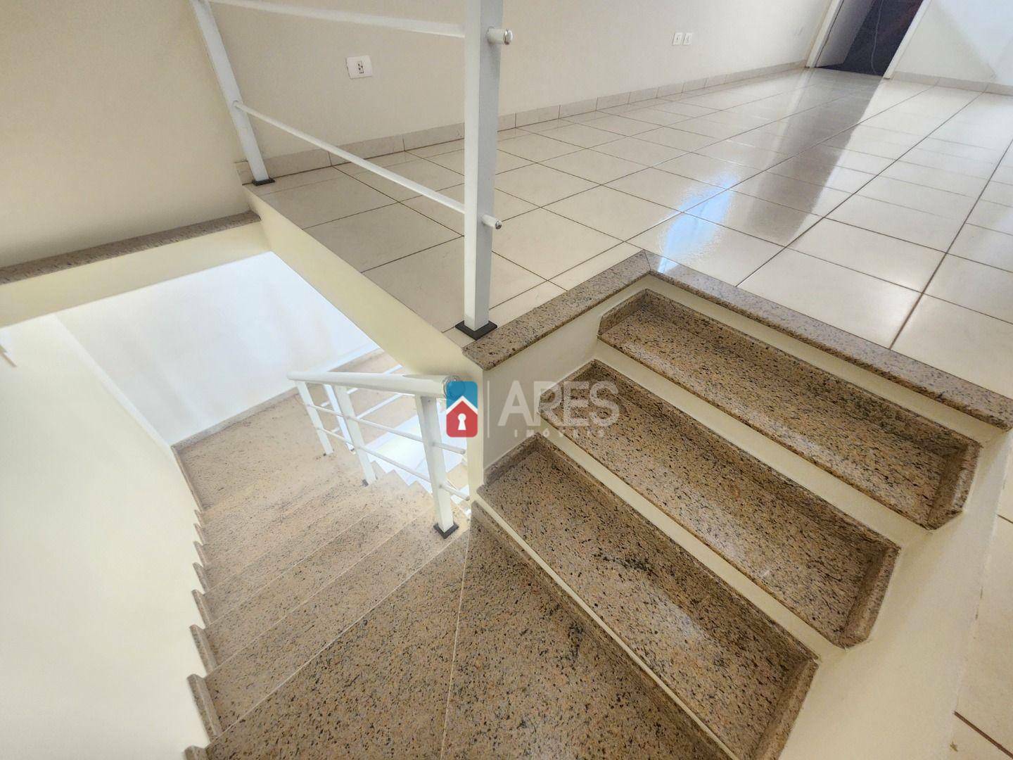 Casa para alugar com 4 quartos, 287m² - Foto 25