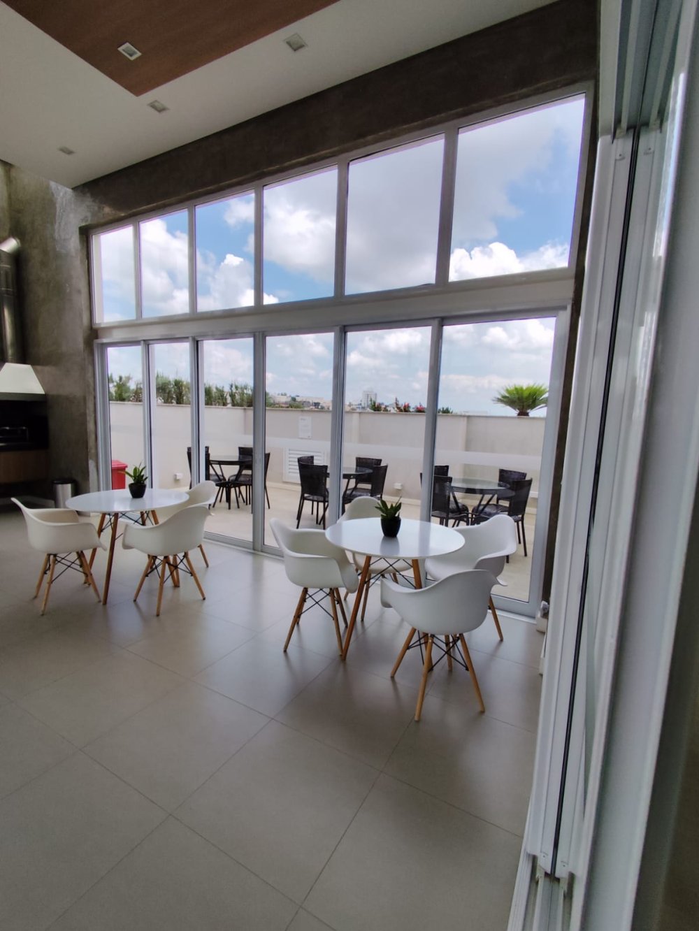 Apartamento para alugar com 2 quartos, 70m² - Foto 12