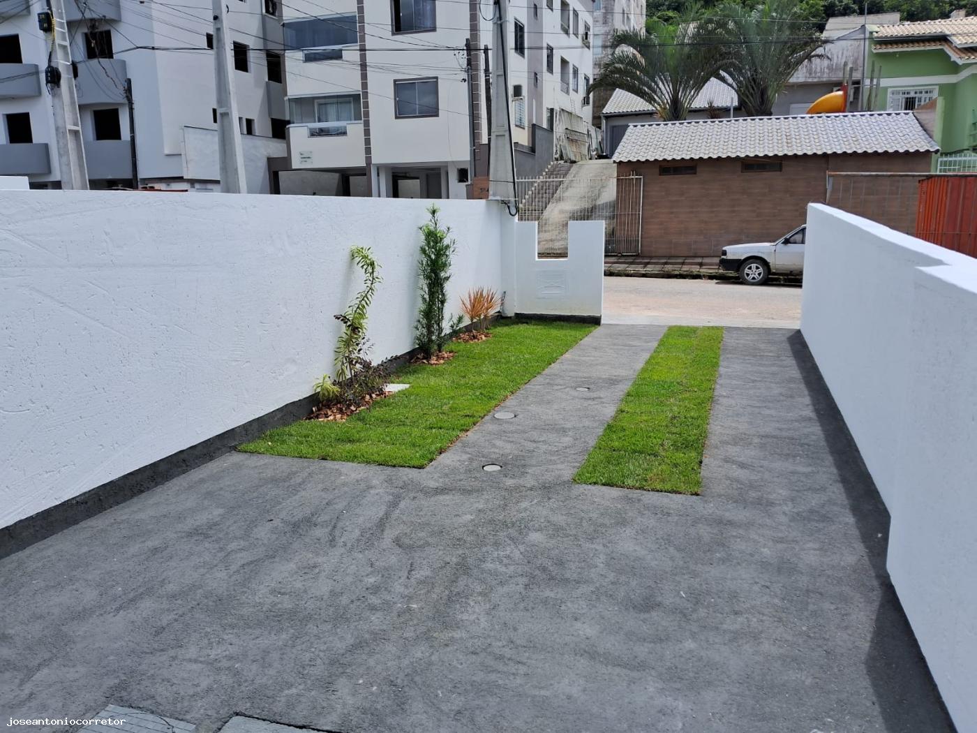 Casa à venda com 2 quartos, 125m² - Foto 4