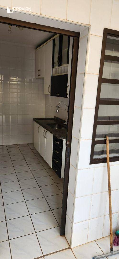 Apartamento à venda com 3 quartos, 93m² - Foto 2