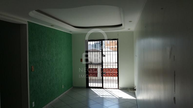 Apartamento à venda com 2 quartos, 75m² - Foto 2