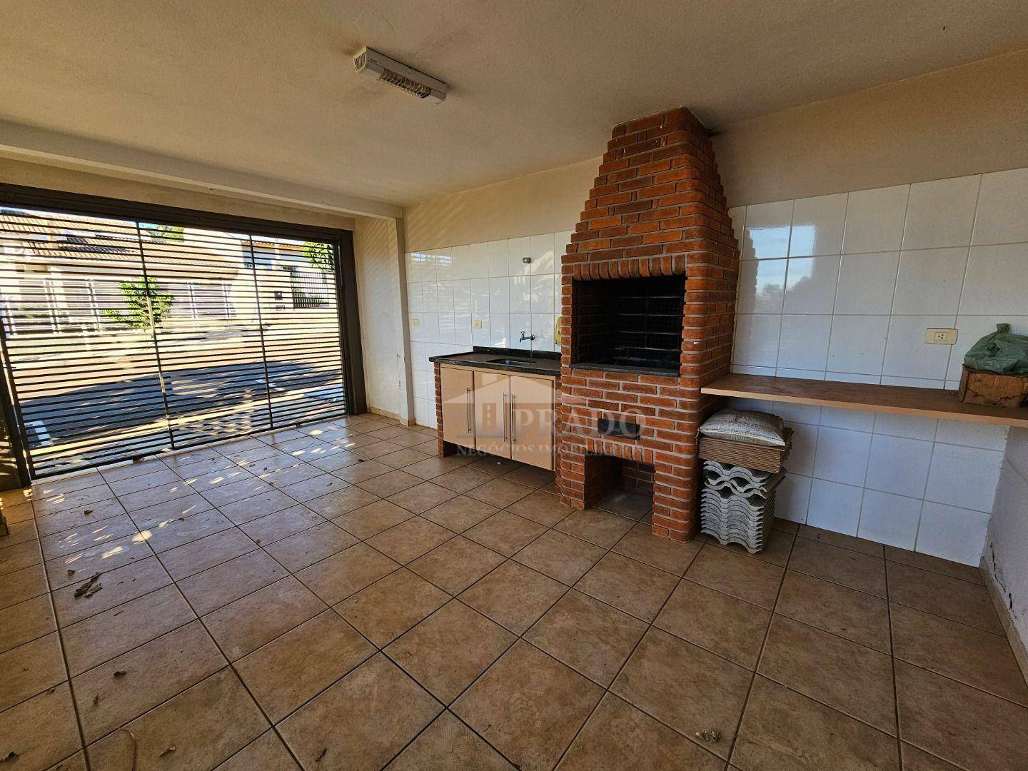 Casa para alugar com 4 quartos, 250m² - Foto 13