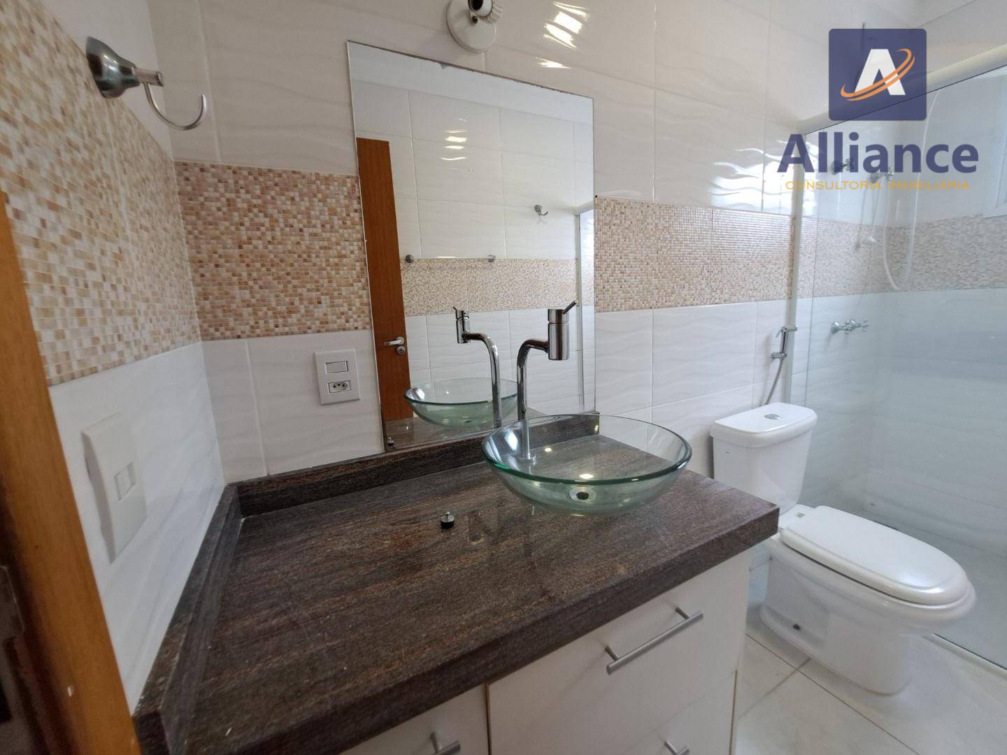 Casa de Condomínio para alugar com 3 quartos, 290m² - Foto 17