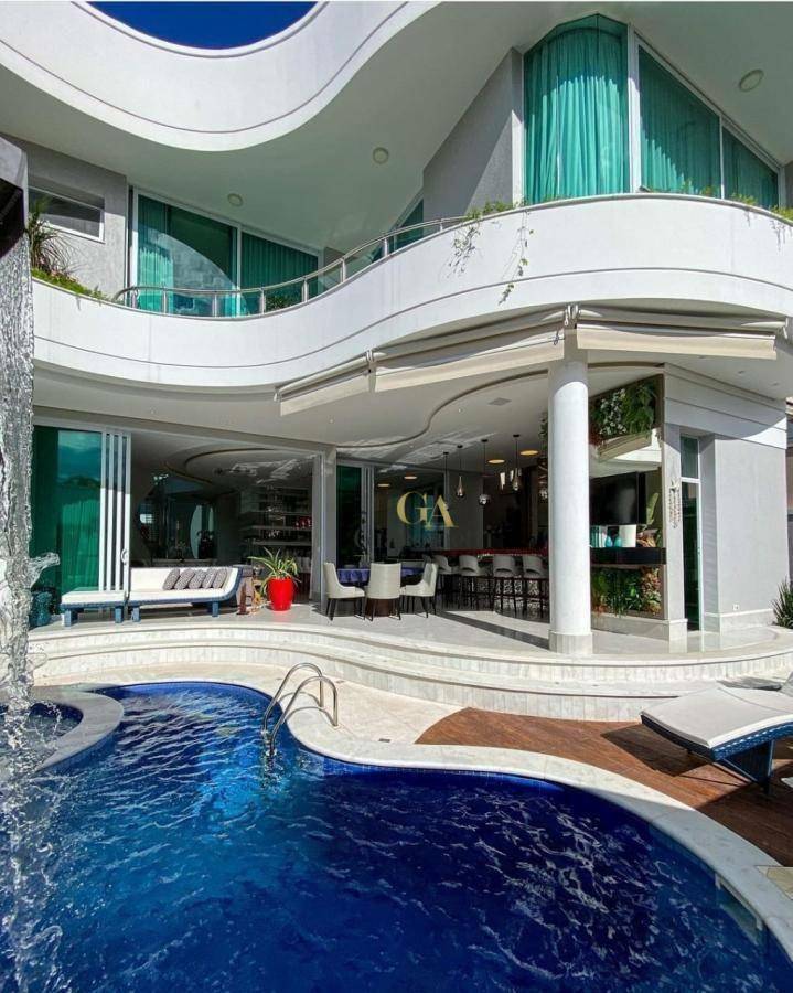 Casa de Condomínio à venda com 4 quartos, 379m² - Foto 2