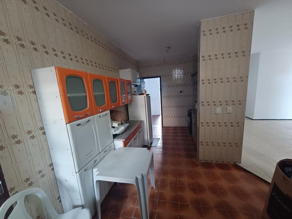 Casa para alugar com 4 quartos, 220m² - Foto 6