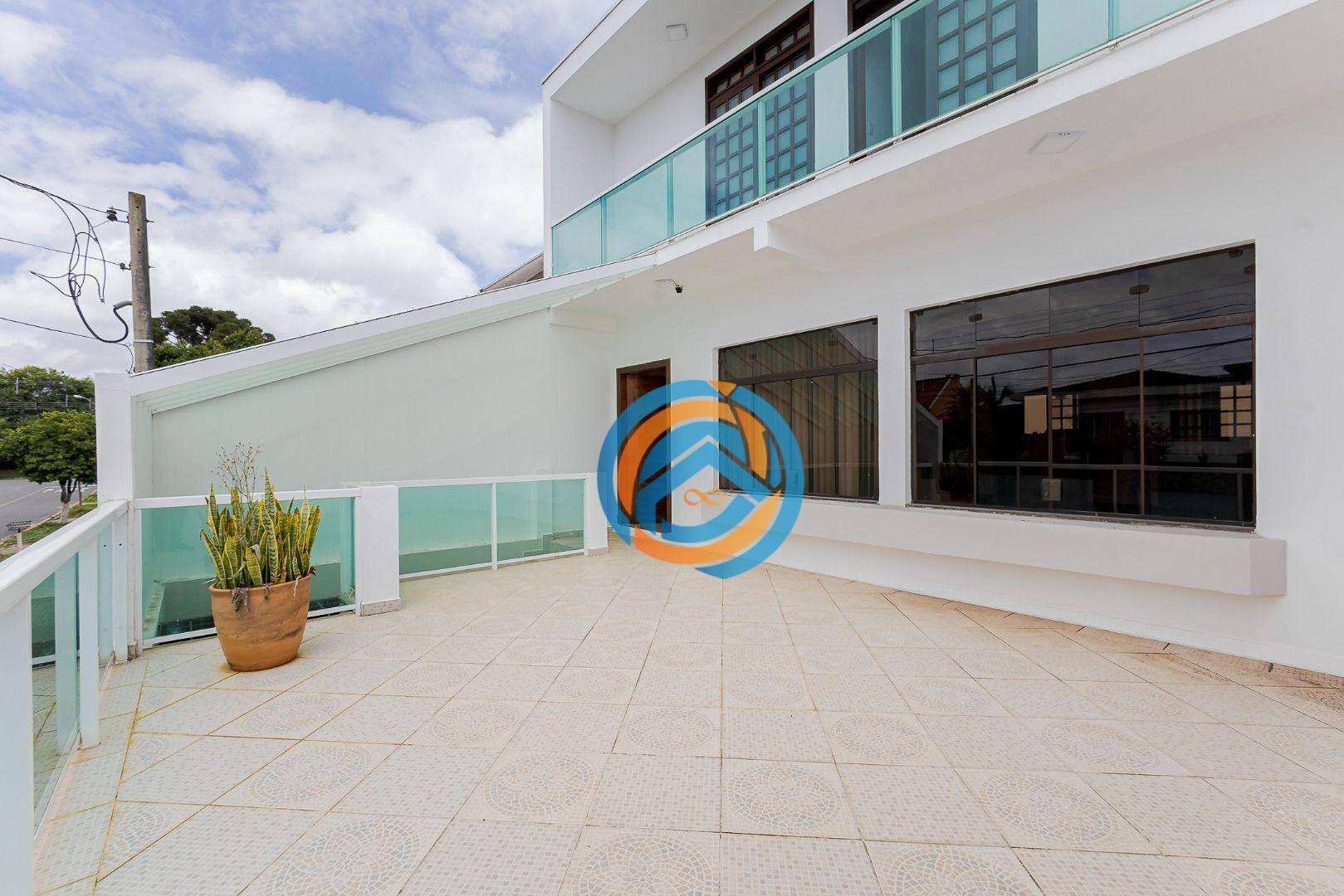 Casa à venda com 6 quartos, 380m² - Foto 1