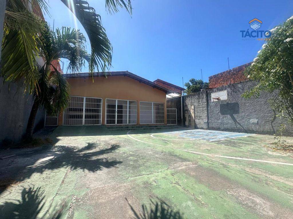 Casa à venda com 3 quartos, 200m² - Foto 1