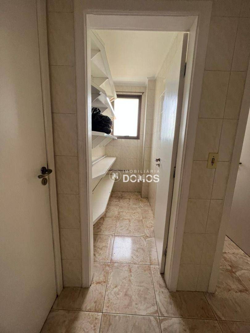 Apartamento para alugar com 4 quartos, 315m² - Foto 2