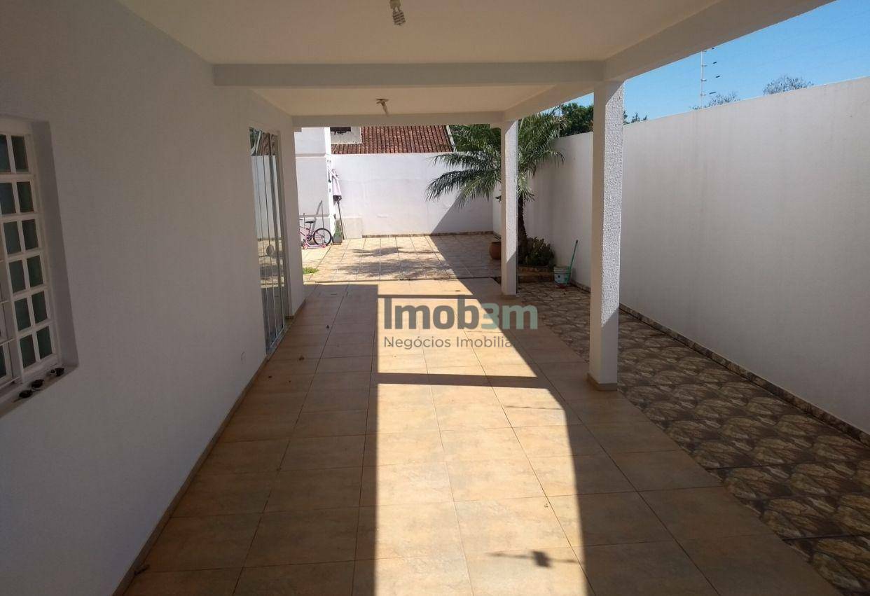 Casa à venda com 3 quartos, 220m² - Foto 7