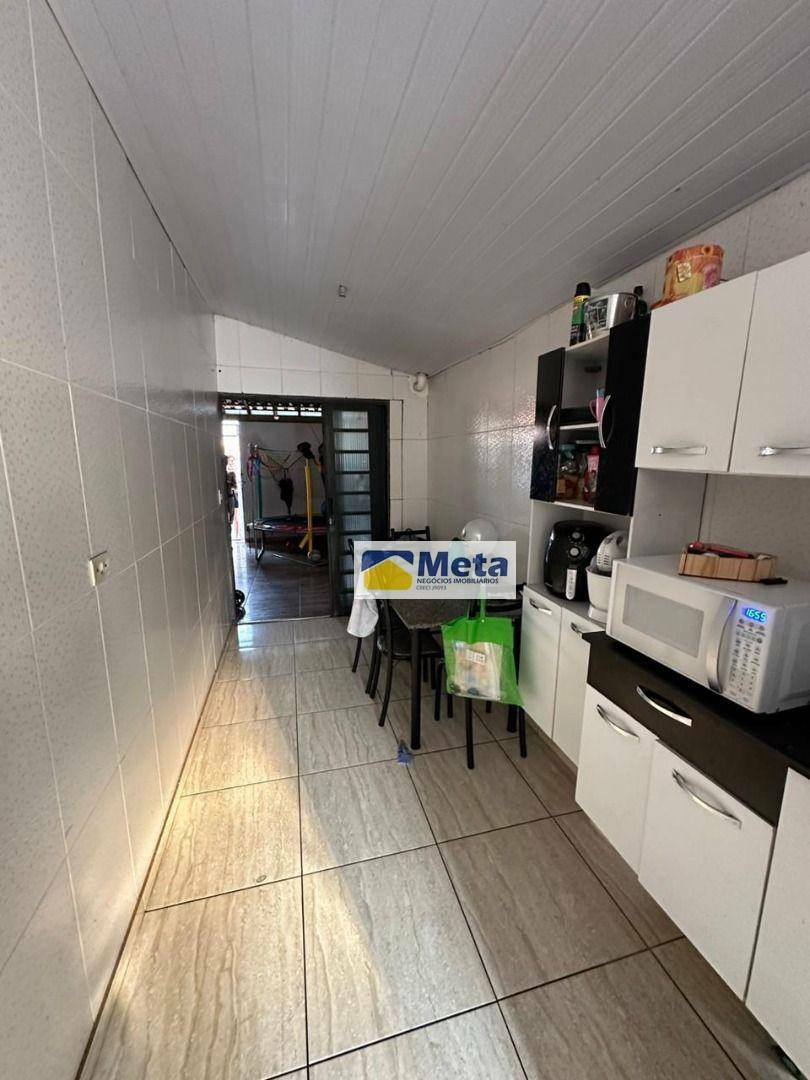 Casa à venda com 2 quartos, 80m² - Foto 1