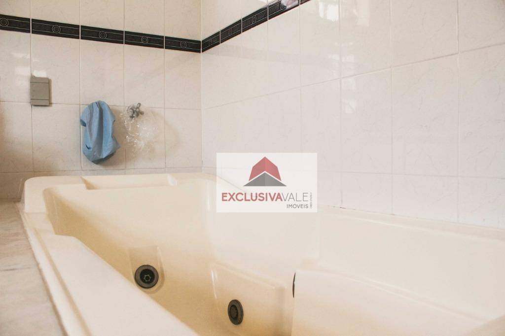 Casa de Condomínio à venda com 3 quartos, 243m² - Foto 13