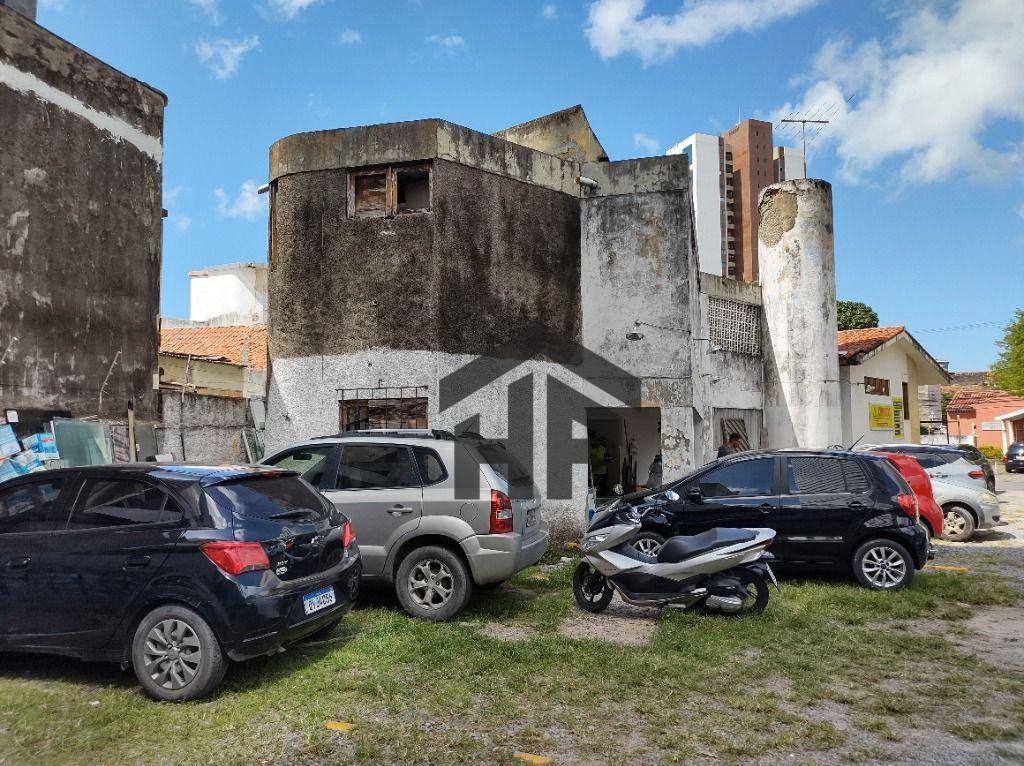 Casa à venda com 3 quartos, 366m² - Foto 2