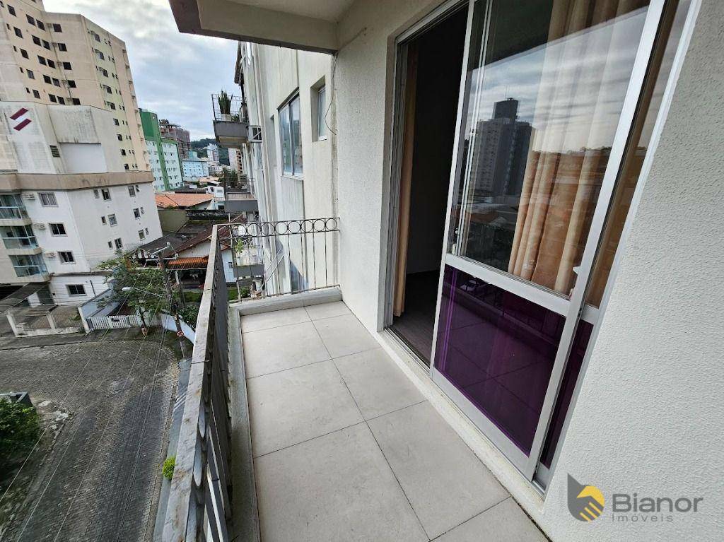 Apartamento à venda com 3 quartos, 159m² - Foto 7