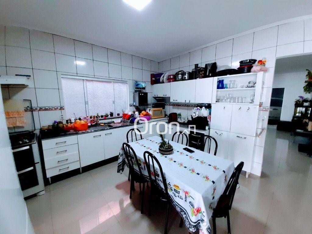 Casa à venda com 2 quartos, 147m² - Foto 3