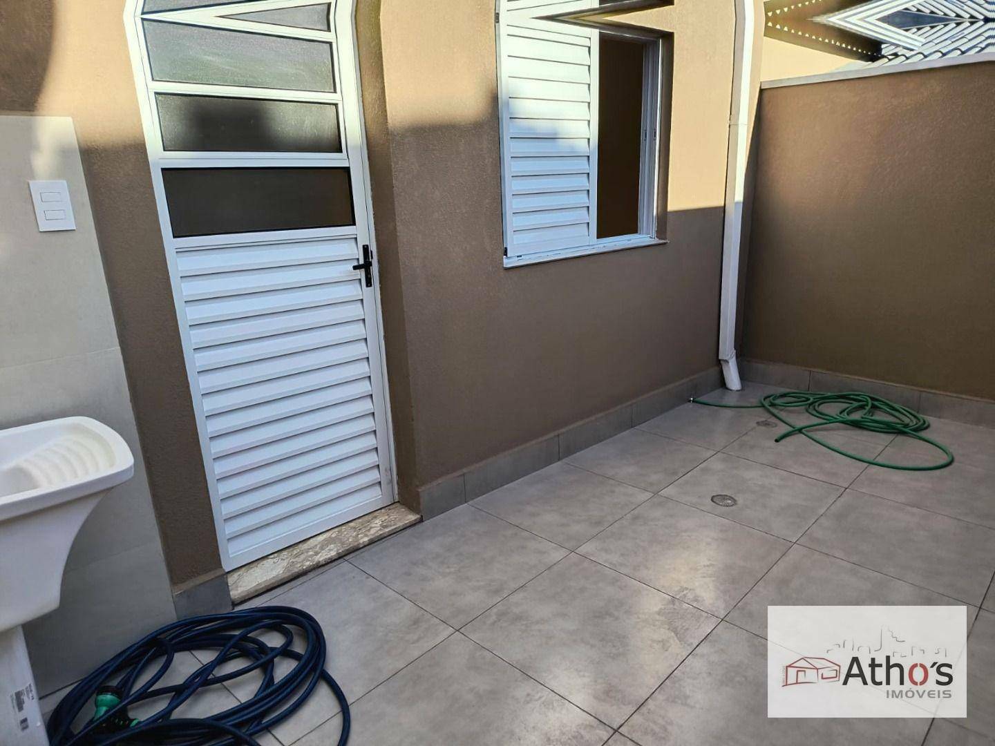 Casa para alugar com 2 quartos, 90m² - Foto 2