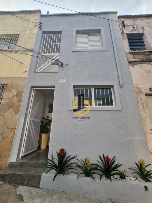 Casa à venda com 2 quartos, 100m² - Foto 1