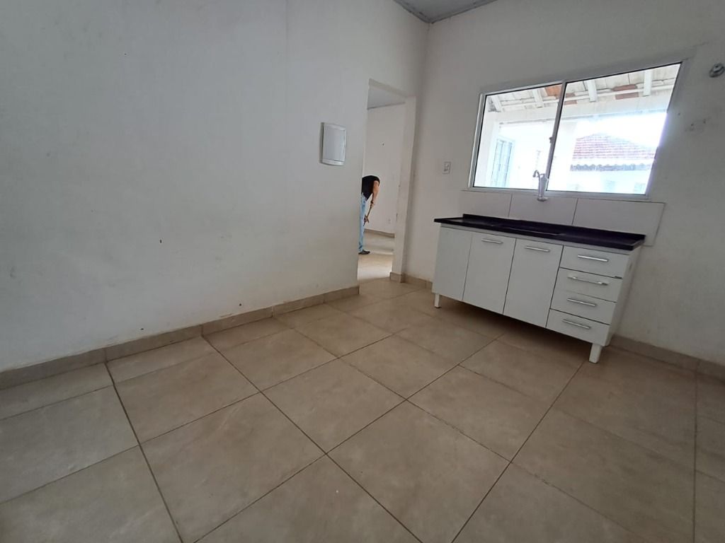 Casa para alugar com 2 quartos, 70m² - Foto 8