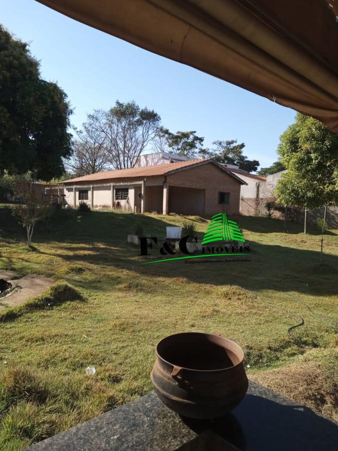 Chácara à venda com 4 quartos, 1500m² - Foto 1