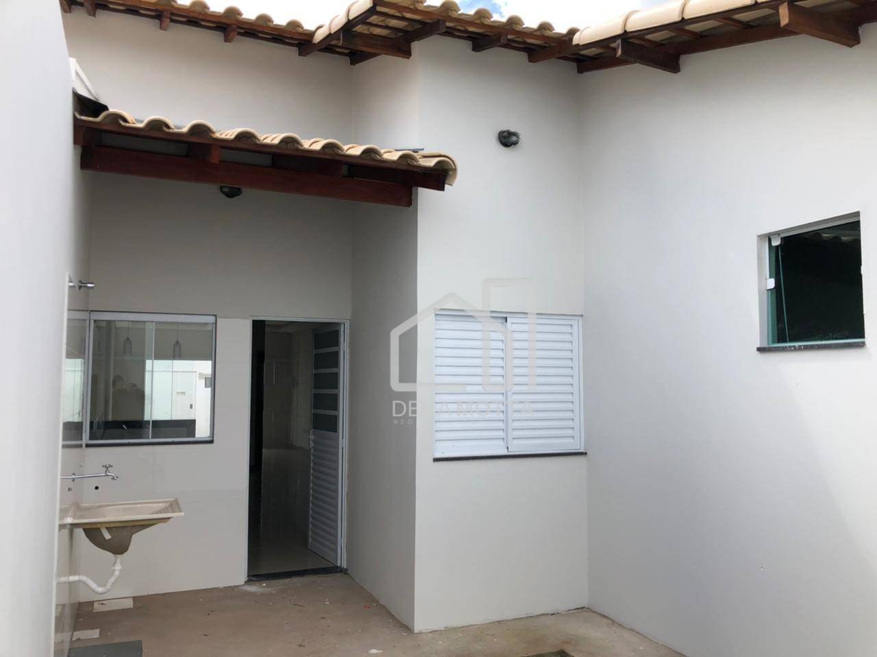 Casa à venda com 2 quartos, 70m² - Foto 1