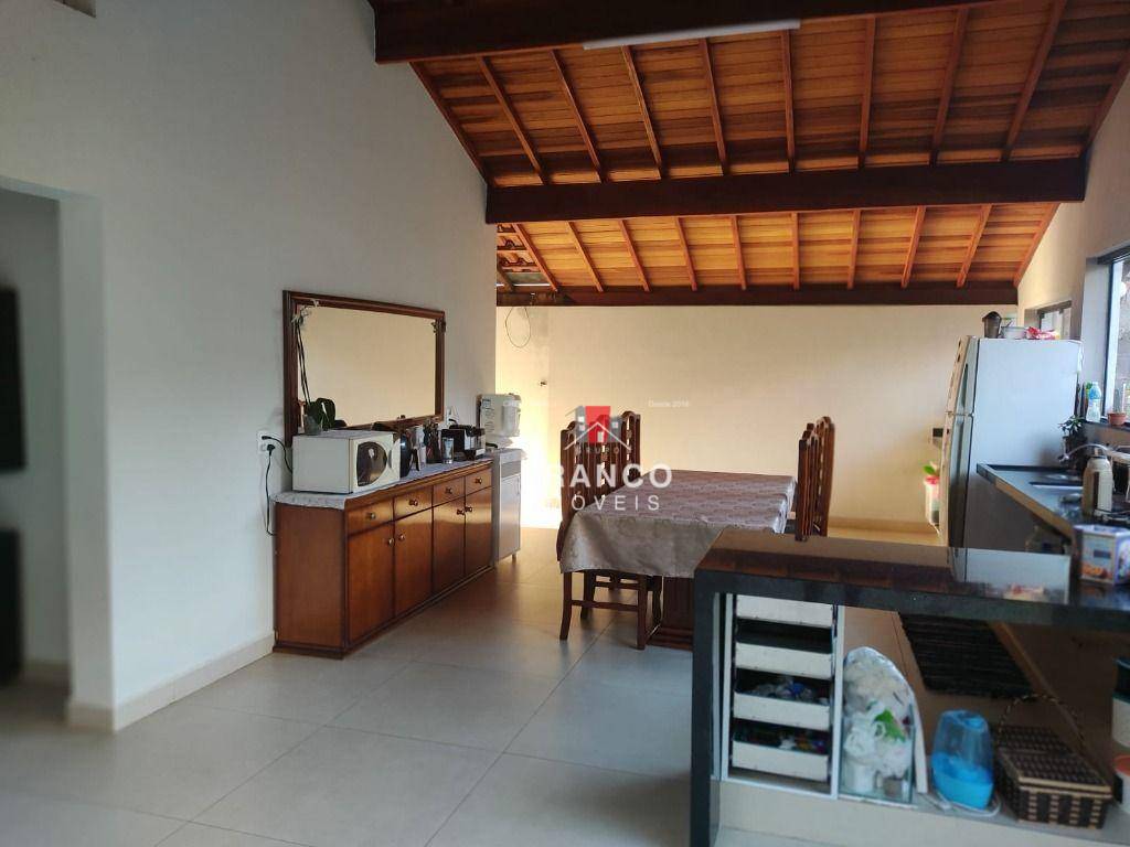 Casa à venda com 3 quartos, 270m² - Foto 11