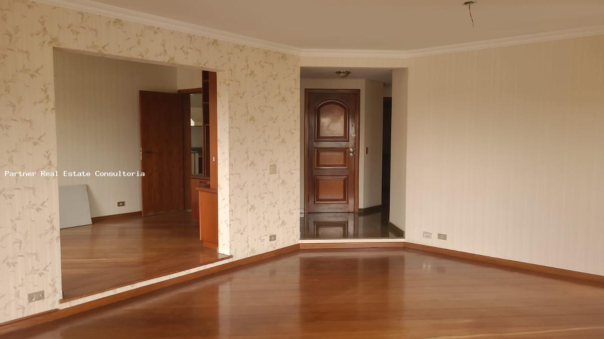 Apartamento à venda com 3 quartos, 200m² - Foto 3