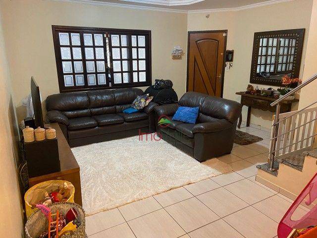 Sobrado à venda com 4 quartos, 220m² - Foto 1