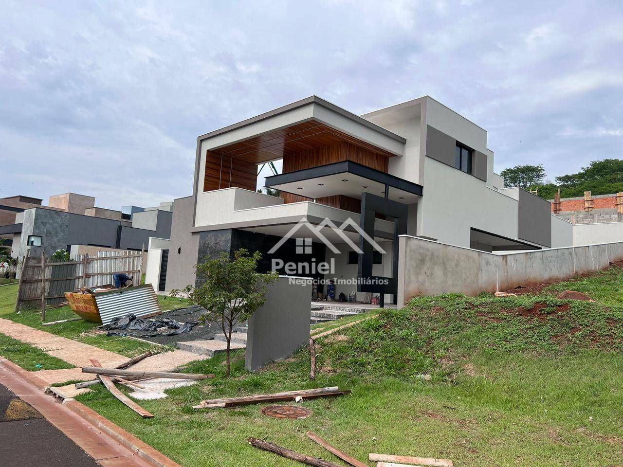 Sobrado à venda com 4 quartos, 352m² - Foto 2