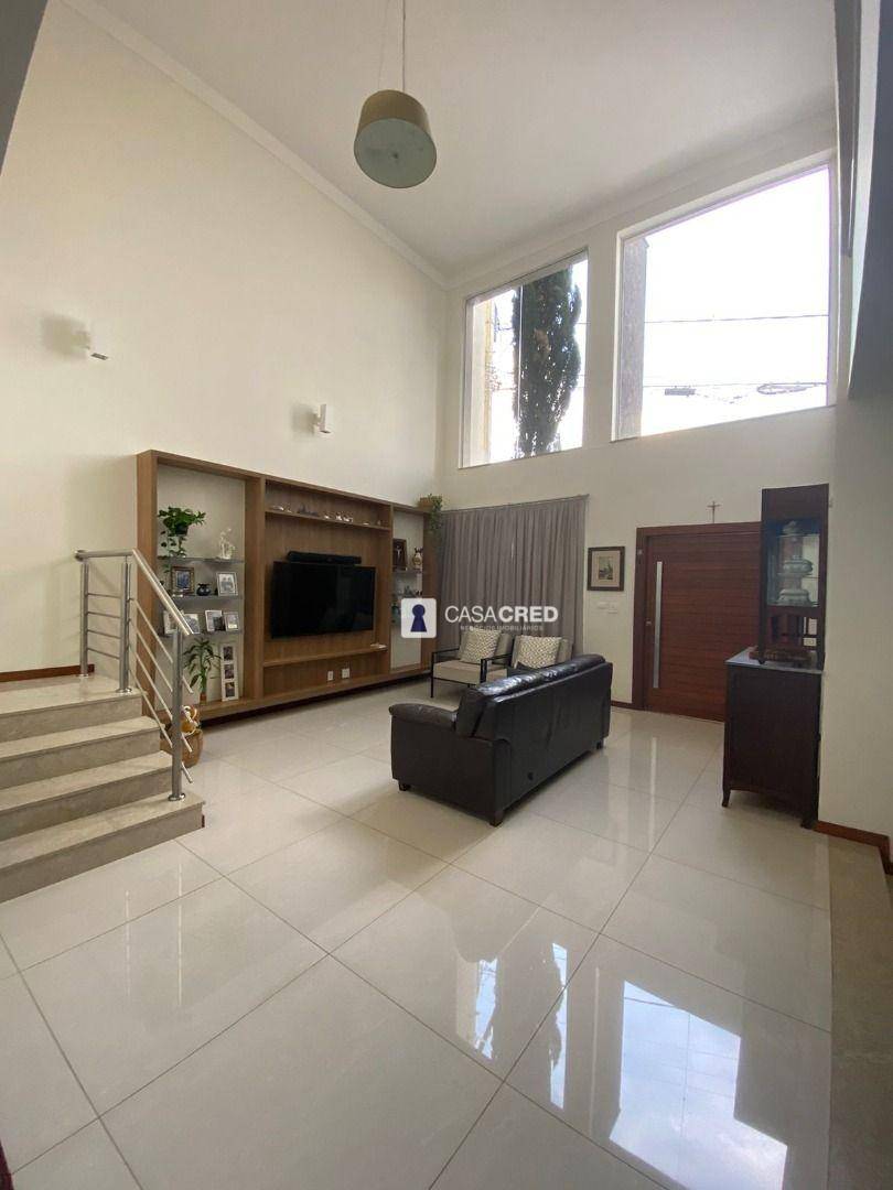 Casa à venda com 3 quartos, 300m² - Foto 2