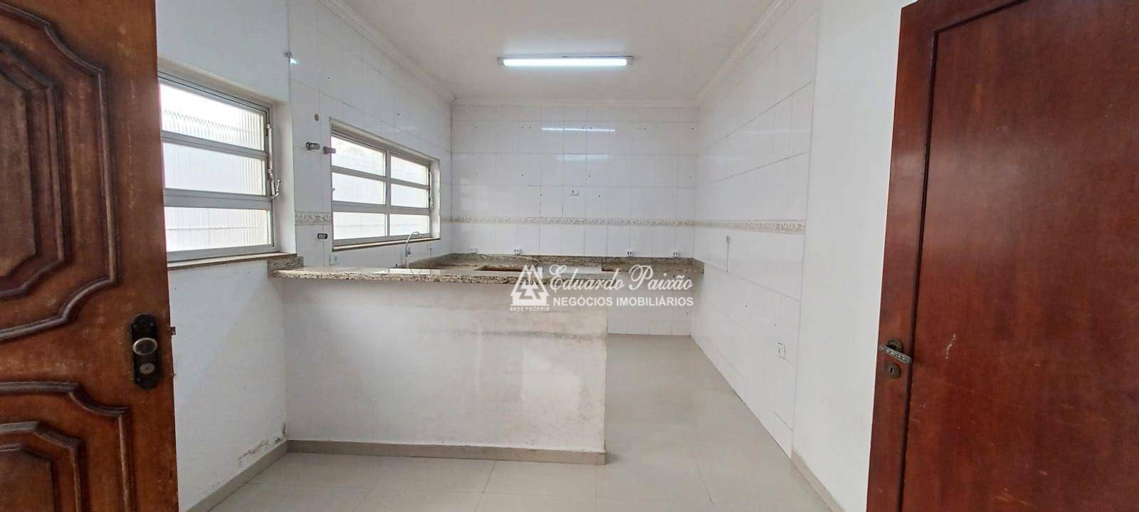 Casa para alugar com 3 quartos, 250m² - Foto 15