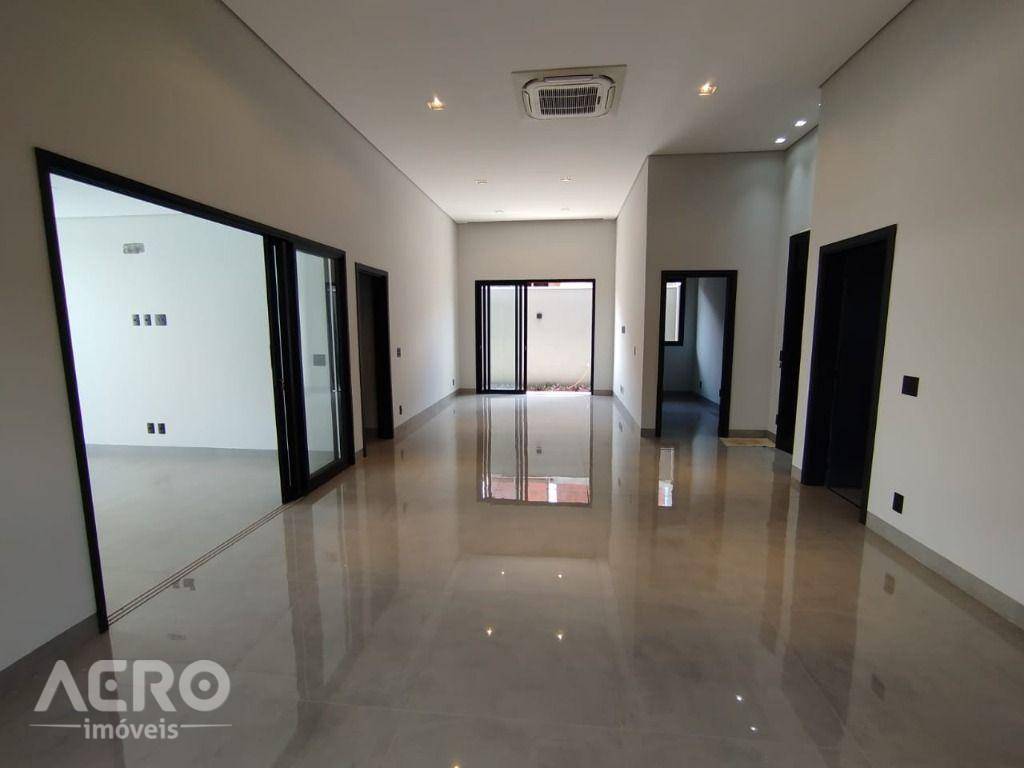 Casa de Condomínio à venda com 3 quartos, 243m² - Foto 2