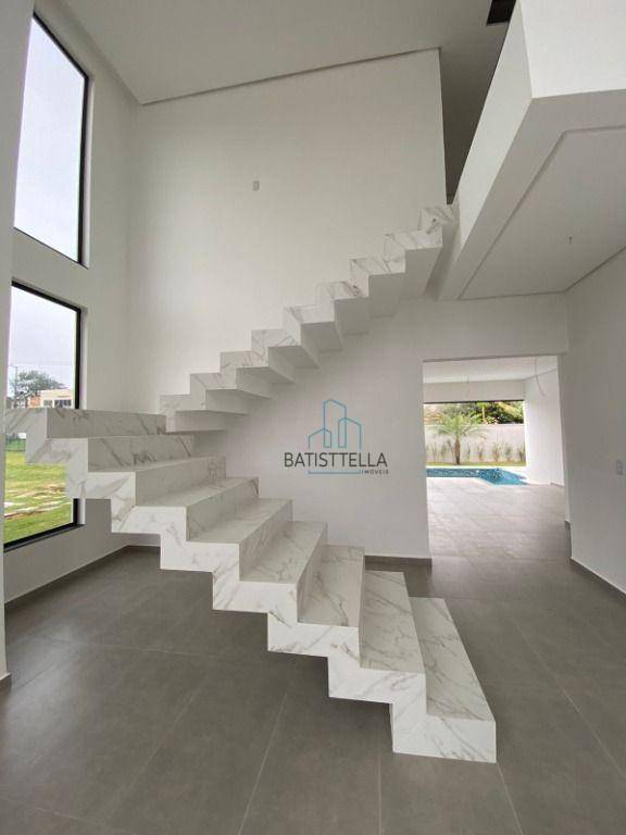 Casa à venda com 4 quartos, 255m² - Foto 4