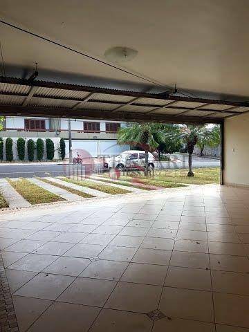 Casa à venda e aluguel com 3 quartos, 1000m² - Foto 2