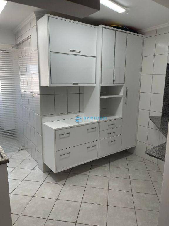 Apartamento à venda com 2 quartos, 70m² - Foto 4