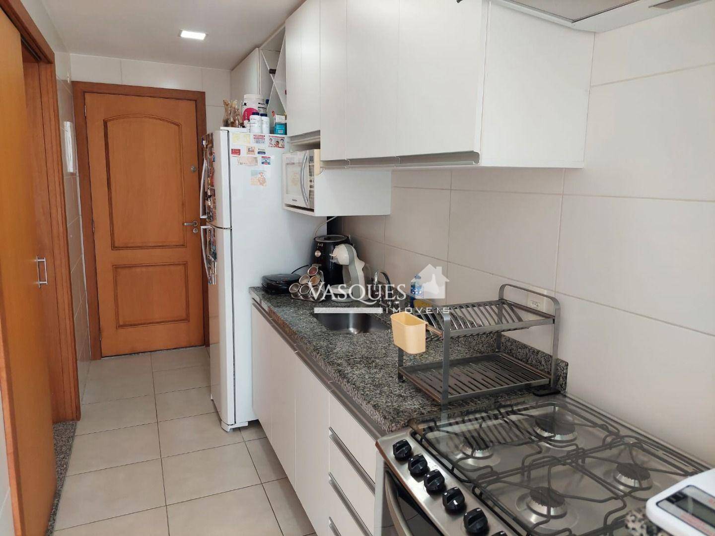 Apartamento à venda com 2 quartos, 70m² - Foto 11