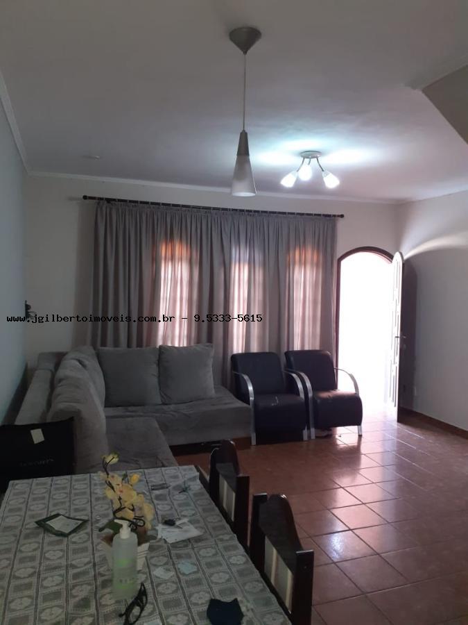 Casa à venda com 3 quartos, 162m² - Foto 1