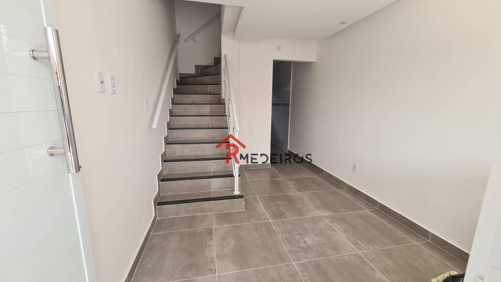 Casa à venda com 2 quartos, 57m² - Foto 4