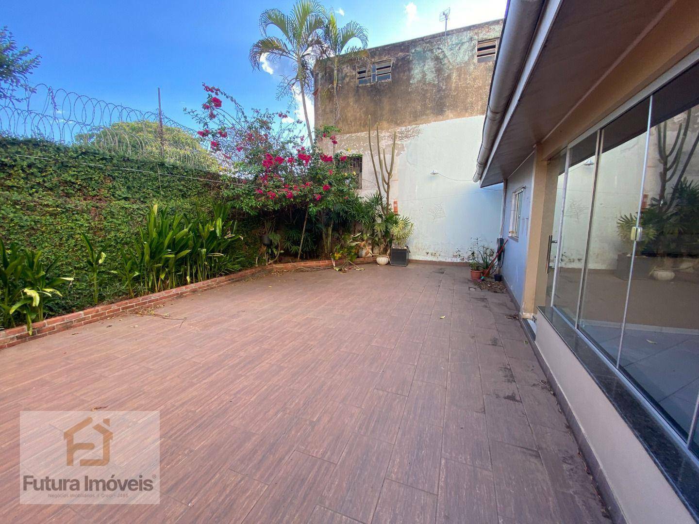 Casa para alugar com 3 quartos, 200m² - Foto 22