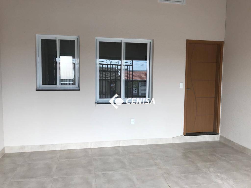 Casa à venda com 2 quartos, 68m² - Foto 2