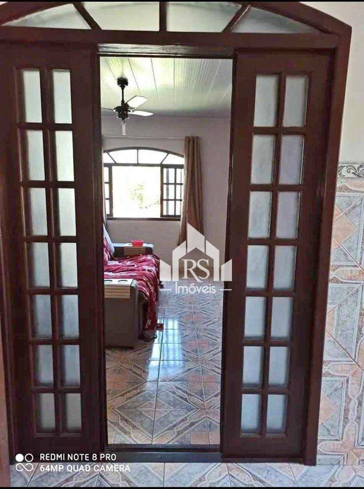 Casa à venda com 4 quartos, 250m² - Foto 2