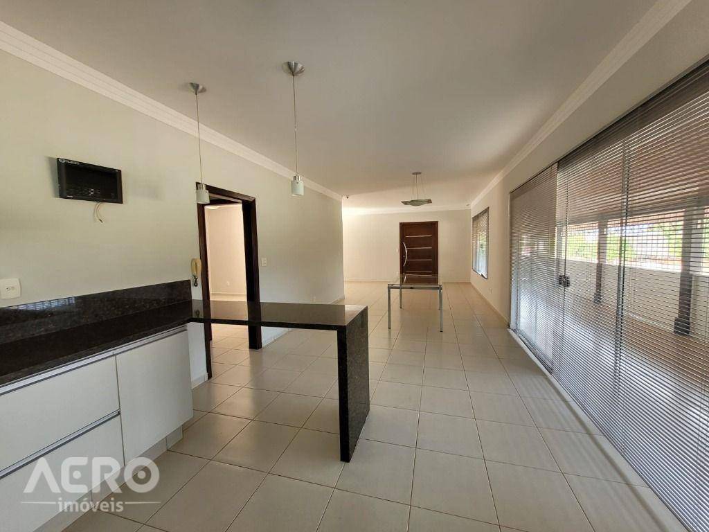 Casa à venda com 4 quartos, 414m² - Foto 1