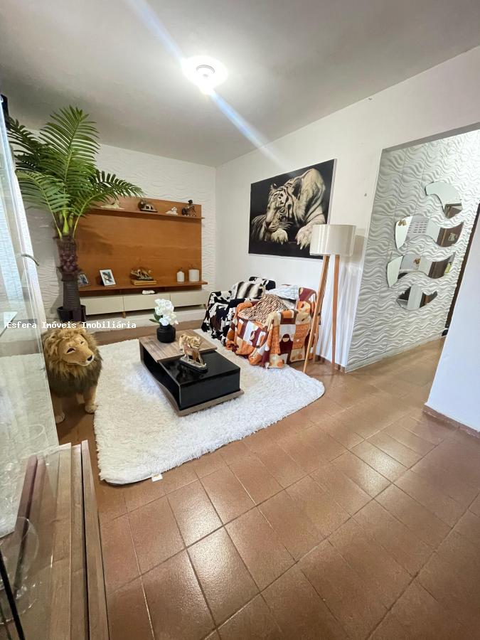 Casa à venda com 3 quartos, 216m² - Foto 3