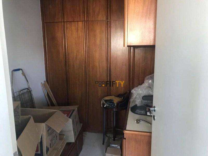 Apartamento à venda com 4 quartos, 226m² - Foto 11