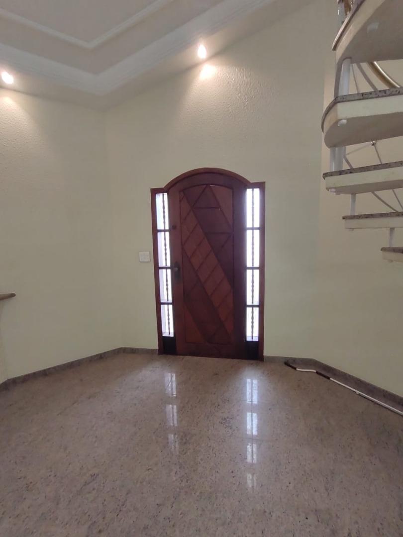 Casa à venda com 3 quartos, 330m² - Foto 4