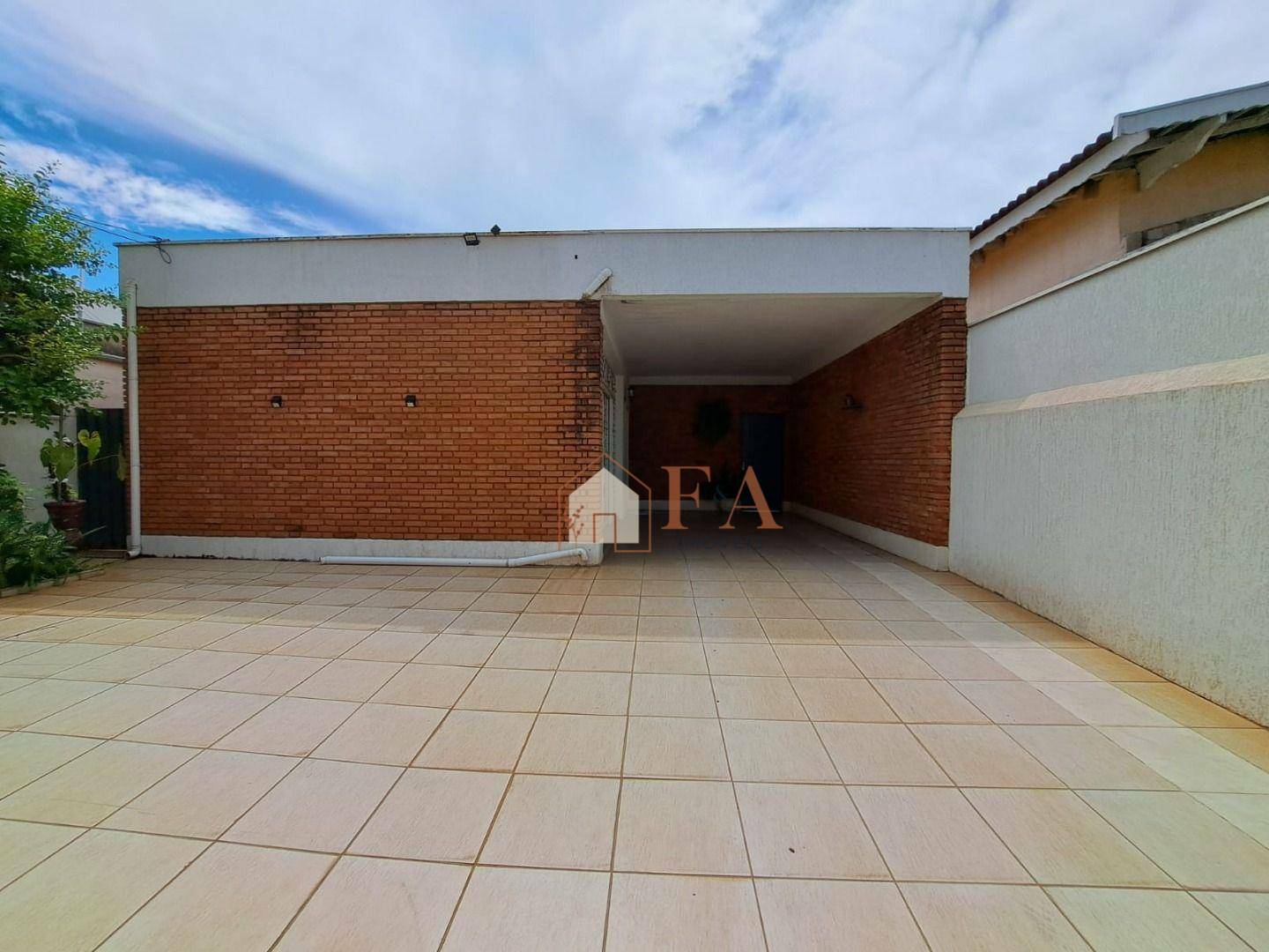 Casa à venda com 3 quartos, 250m² - Foto 3