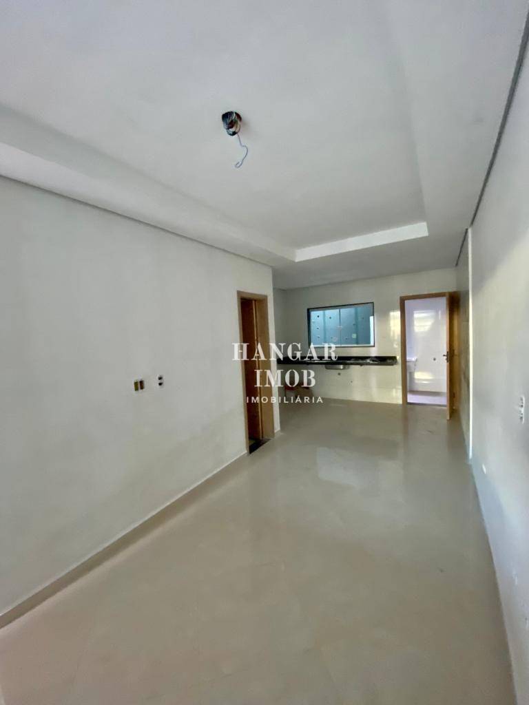 Casa à venda com 2 quartos, 82m² - Foto 1