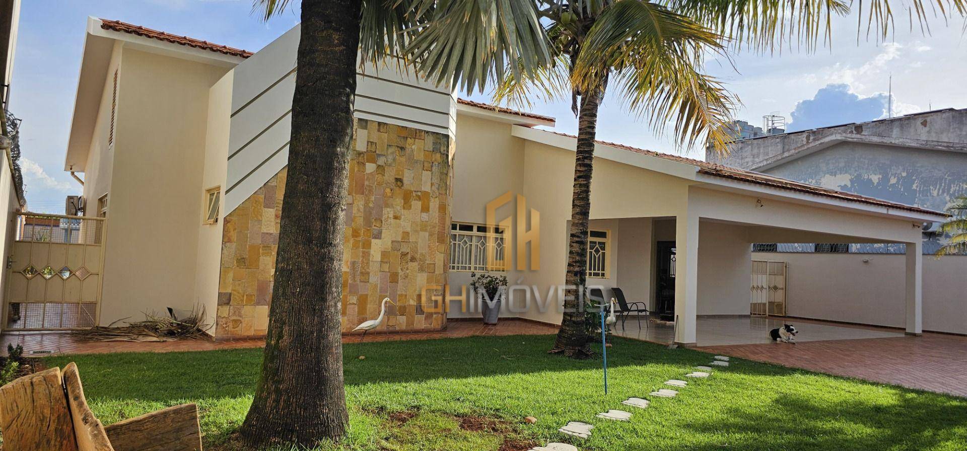 Casa à venda com 4 quartos, 310m² - Foto 1
