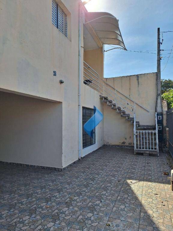 Casa à venda com 5 quartos, 241m² - Foto 2