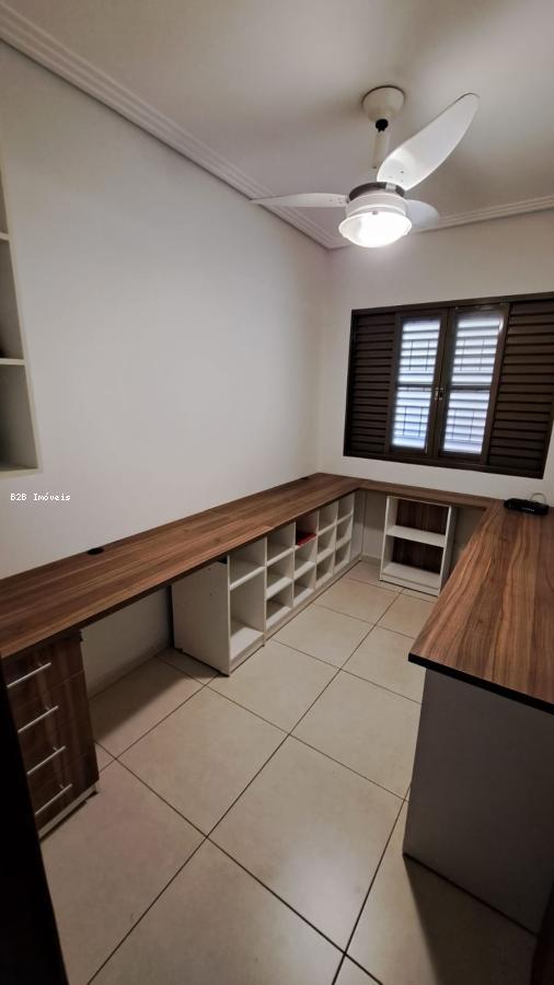 Casa à venda com 3 quartos, 260m² - Foto 15